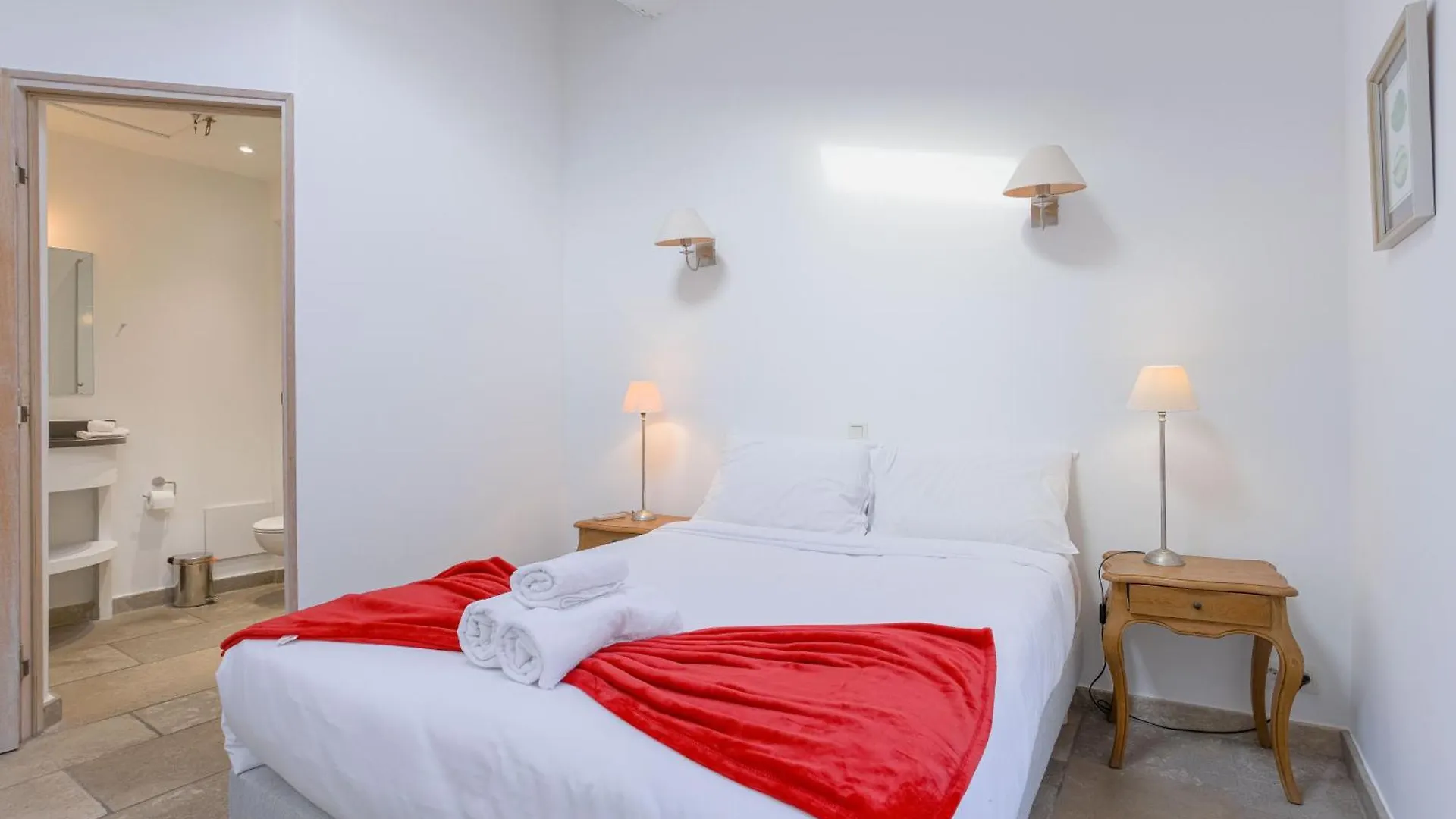 Maison Julia- Triplex Avec Rooftop Terrasse Vue Sur Mer Et Cathedrale, 10 Mins A Pieds Du Palais Et Plages كان شقة